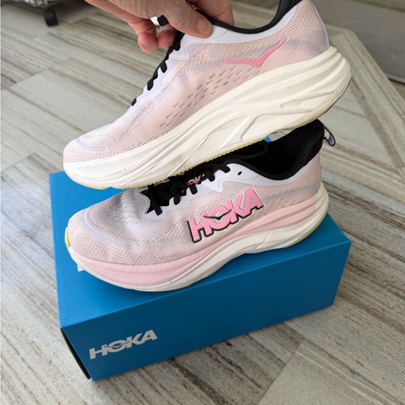 Hoka Women's Skyflow ✨great condition✨ - Picture 2 of 10